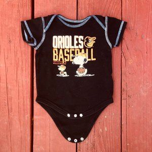 MLB Baltimore Orioles Snoopy Peanuts 6/9M Baby Bodysuit One Piece Baseball